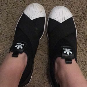🖤Adidas women slip on🖤